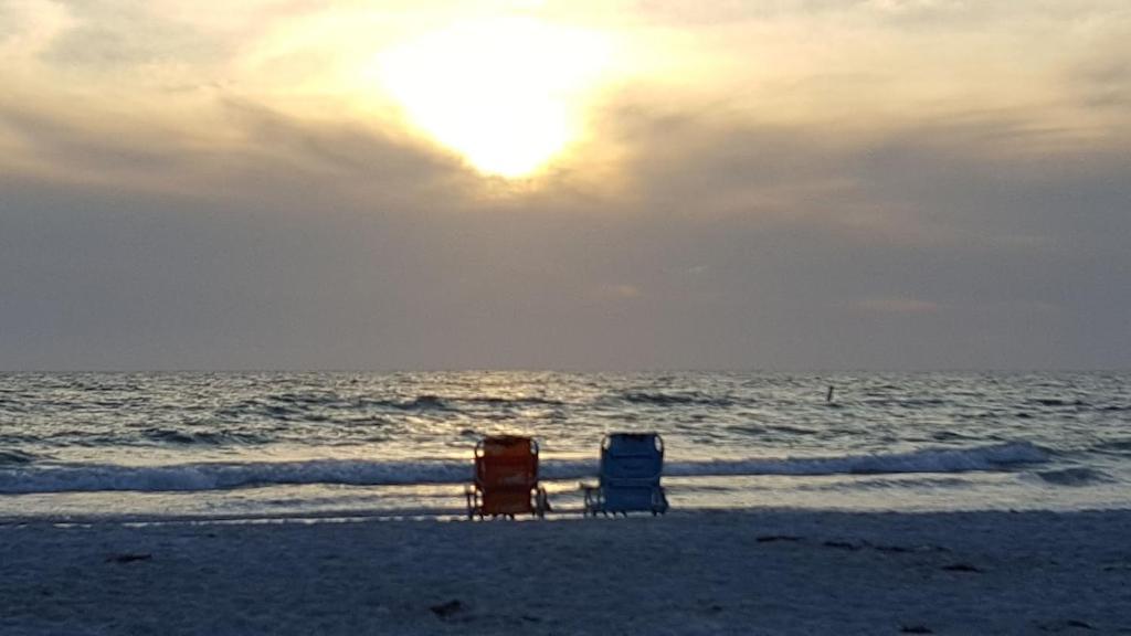 Spacious Beach House Unit,Beautifully Furnished 2 Bed 2Bath./2Min.Walk To Beach Clearwater Beach Buitenkant foto