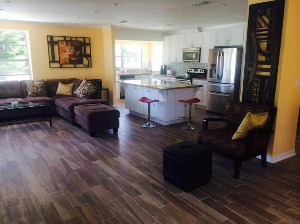 Spacious Beach House Unit,Beautifully Furnished 2 Bed 2Bath./2Min.Walk To Beach Clearwater Beach Buitenkant foto