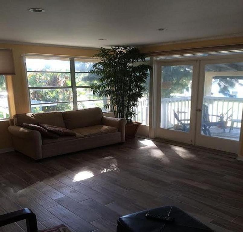 Spacious Beach House Unit,Beautifully Furnished 2 Bed 2Bath./2Min.Walk To Beach Clearwater Beach Buitenkant foto