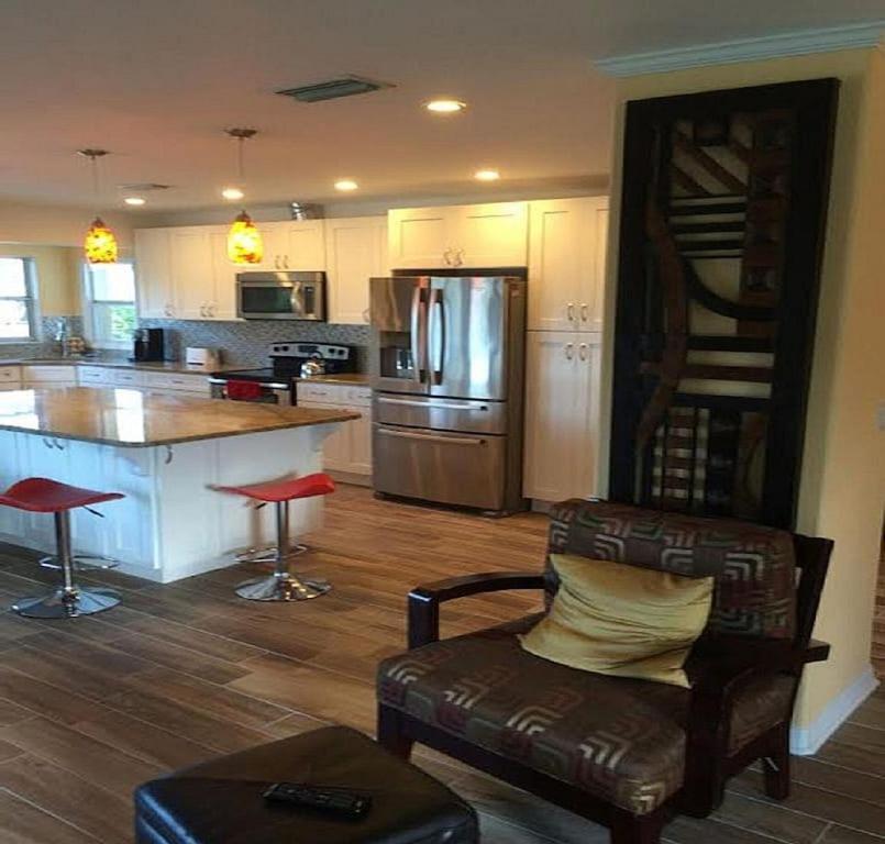 Spacious Beach House Unit,Beautifully Furnished 2 Bed 2Bath./2Min.Walk To Beach Clearwater Beach Buitenkant foto