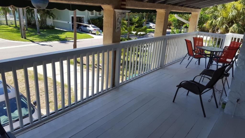 Spacious Beach House Unit,Beautifully Furnished 2 Bed 2Bath./2Min.Walk To Beach Clearwater Beach Buitenkant foto