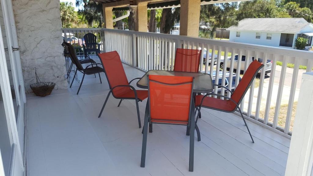 Spacious Beach House Unit,Beautifully Furnished 2 Bed 2Bath./2Min.Walk To Beach Clearwater Beach Buitenkant foto