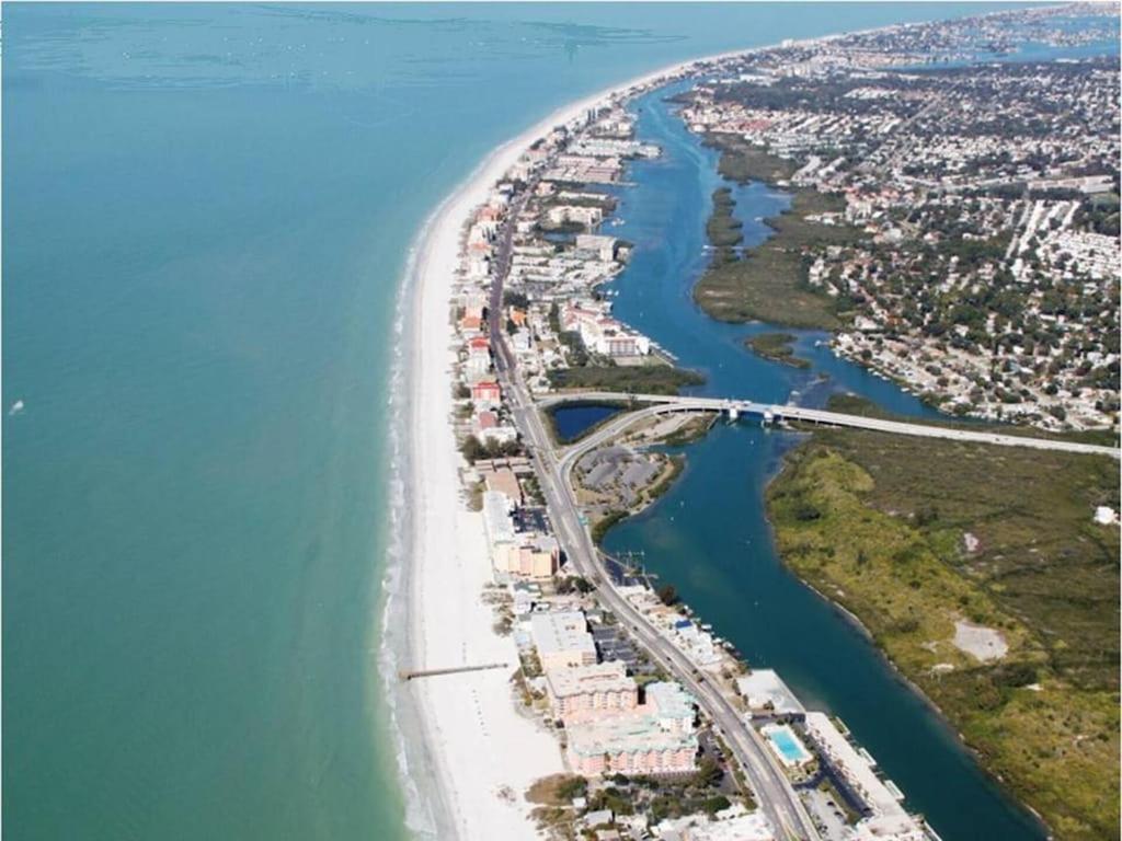 Spacious Beach House Unit,Beautifully Furnished 2 Bed 2Bath./2Min.Walk To Beach Clearwater Beach Buitenkant foto